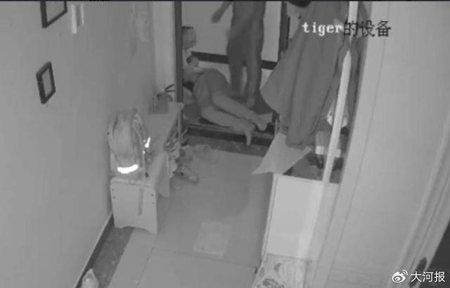 男孩扑身保护被爸爸殴打的妈妈，被打女子回应：已调解好