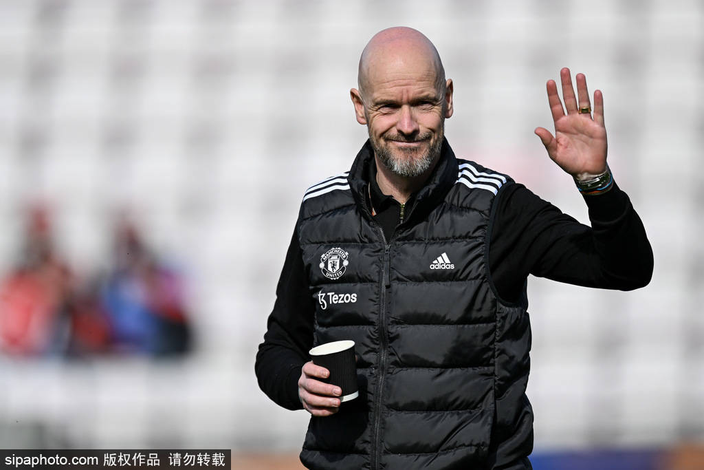 返乡疗伤!滕哈格遭曼联解雇后回荷兰 父母给予暖心安慰