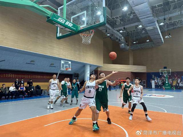 十月“篮”图：中石化与中石油篮球友谊赛燃情绽放