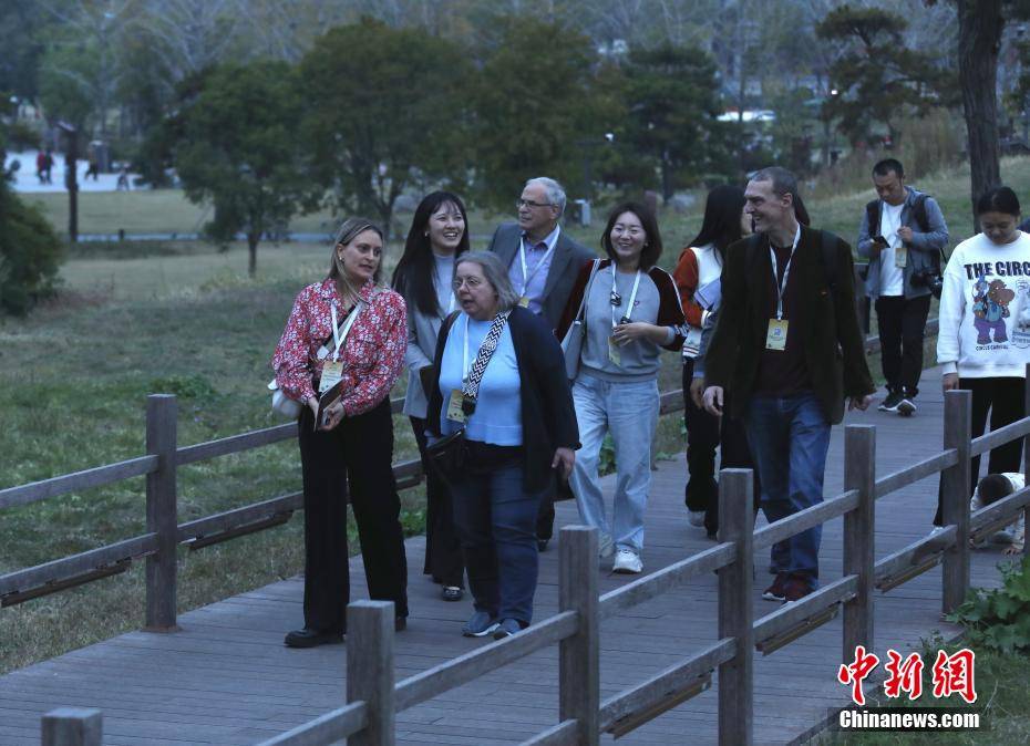 河南郑州:13国逾40位外籍古典学专家学者开启“商都”之旅