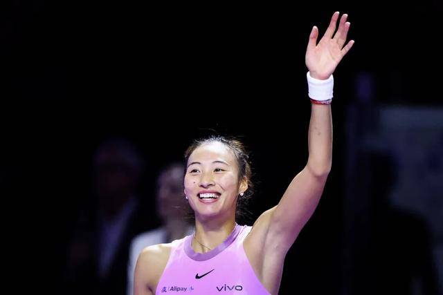 郑钦文，创造历史！