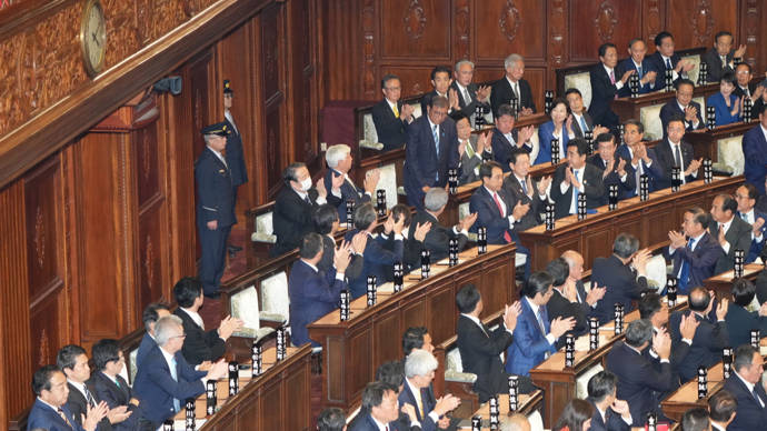 深度 | 涉险过关，石破茂再任首相重组内阁，更大危机恐怕还在后面