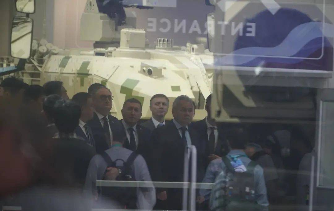 绍伊古都看入迷了!珠海航展上的焦点——625E型微波反无人机系统,有哪些亮点?