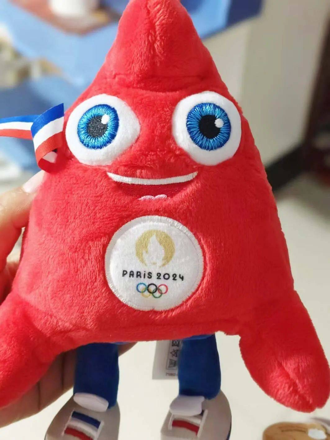 刚刚!她夺冠了,这件事也瞒不住了……