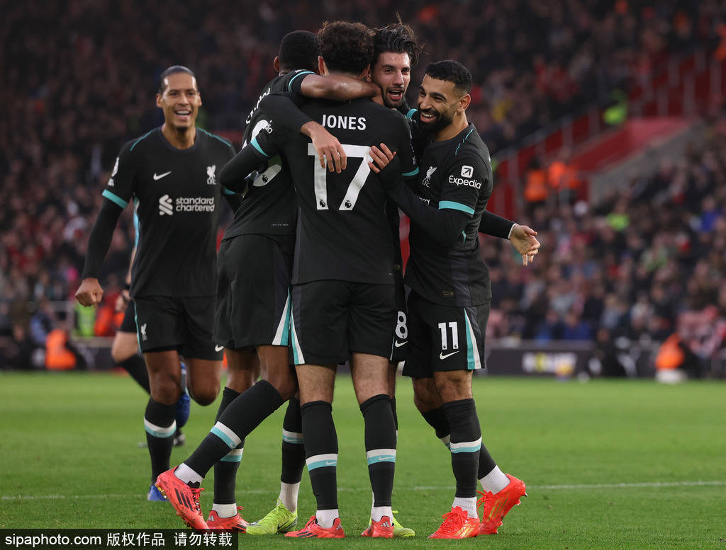 比赛日：曼城惨败落后红军8分 狐狸城主帅下课球员夜店庆祝