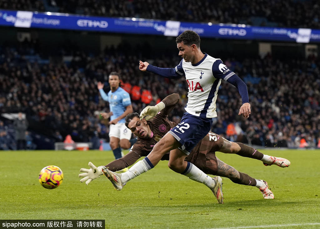 比赛日:曼城惨败落后红军8分 狐狸城主帅下课球员夜店庆祝