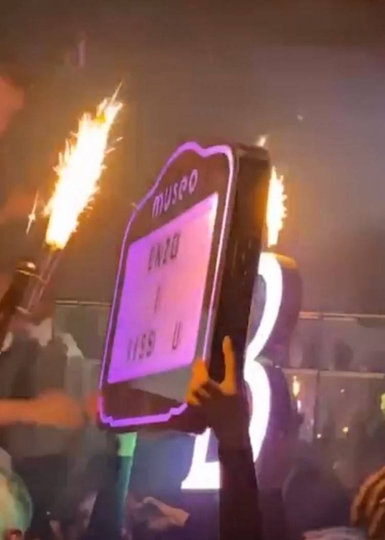 比赛日:曼城惨败落后红军8分 狐狸城主帅下课球员夜店庆祝