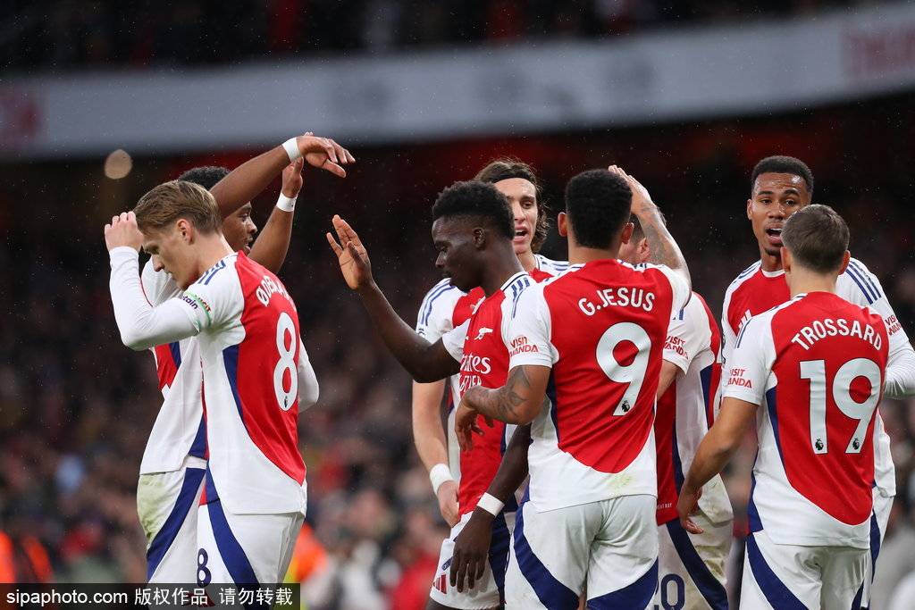 比赛日:曼城惨败落后红军8分 狐狸城主帅下课球员夜店庆祝