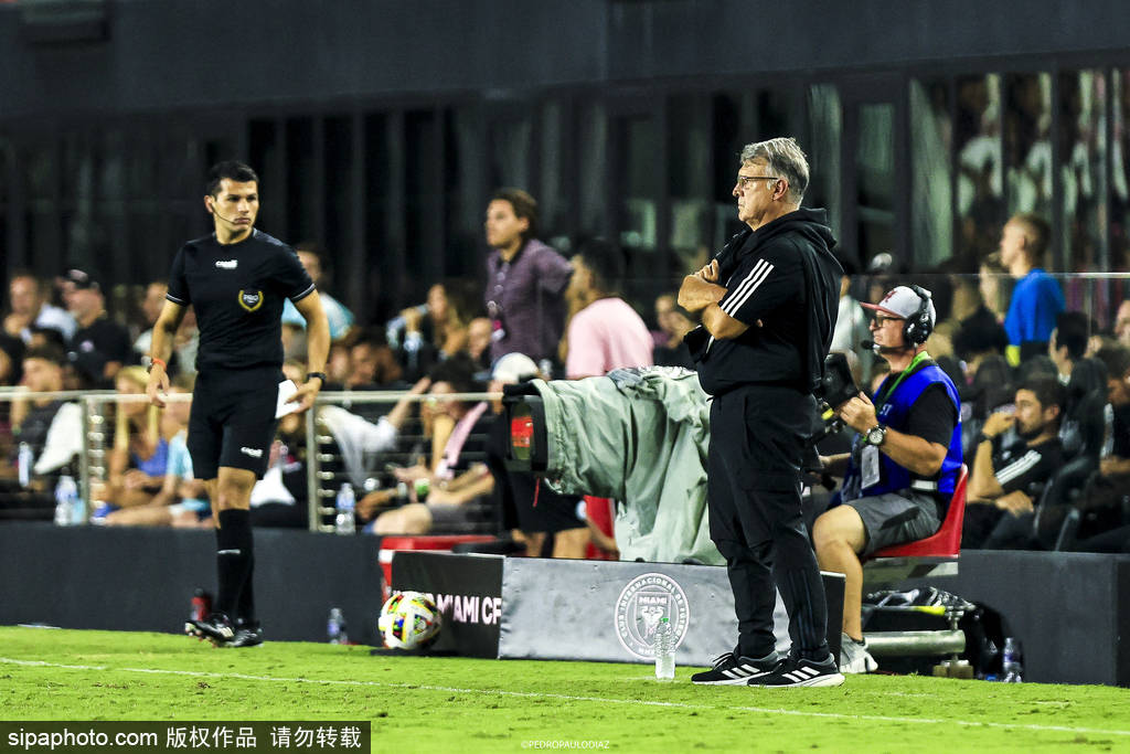 比赛日:曼城惨败落后红军8分 狐狸城主帅下课球员夜店庆祝