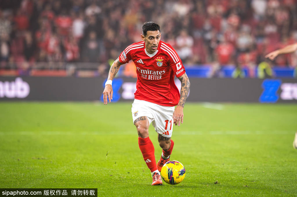 比赛日:曼城惨败落后红军8分 狐狸城主帅下课球员夜店庆祝