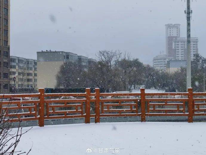 气温“跳水”,北方这些地方有暴雪,周一早高峰要注意了