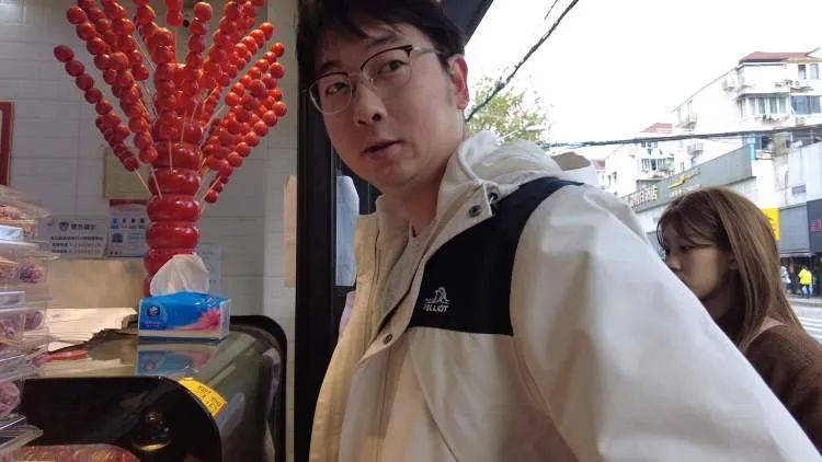 开了15年突然火了!有人排队4小时!“泼天的富贵”让老板也有点“懵”...