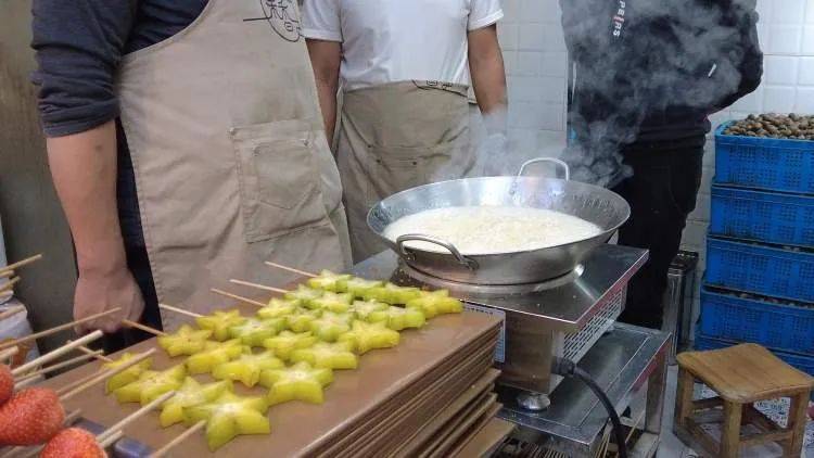 开了15年突然火了!有人排队4小时!“泼天的富贵”让老板也有点“懵”...