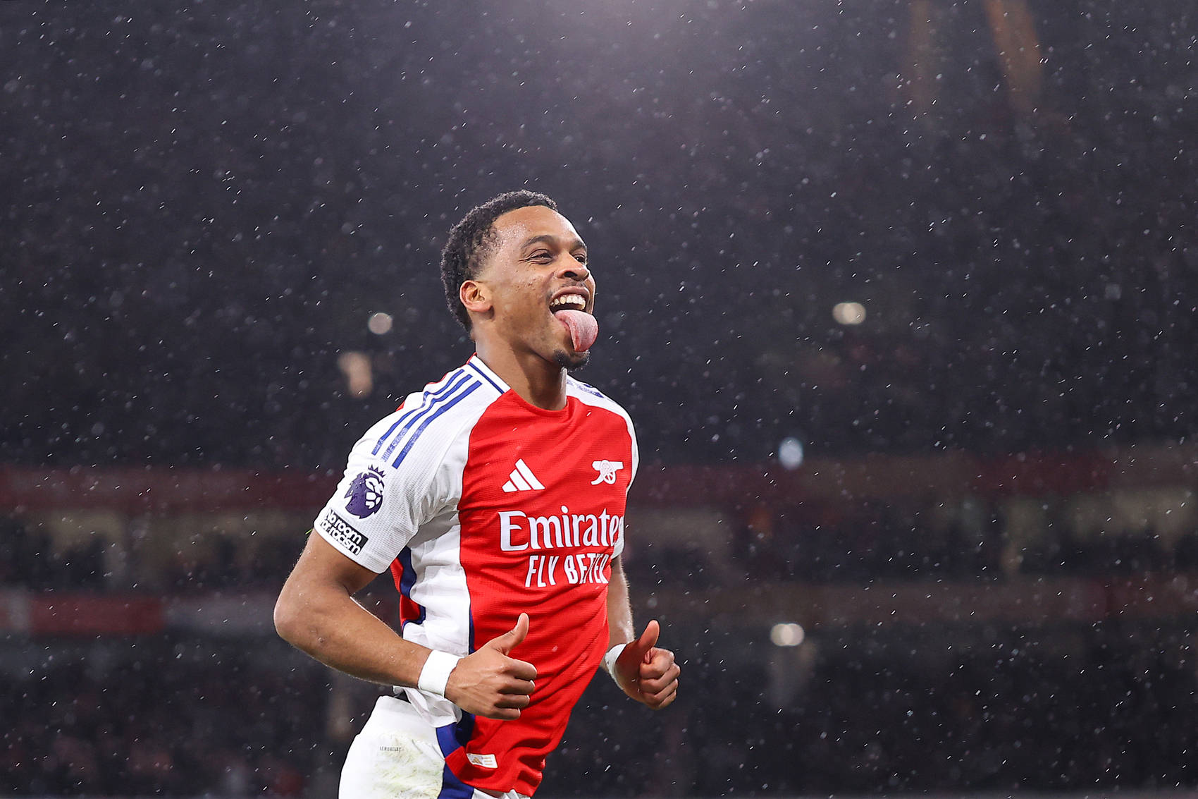 英超-廷贝尔和萨利巴角球破门 阿森纳2-0曼联送阿莫林首败