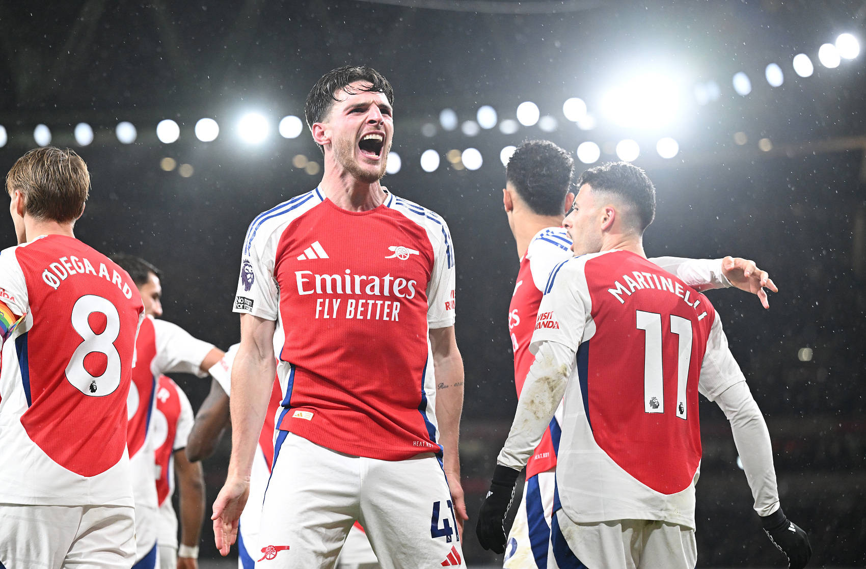 英超-廷贝尔和萨利巴角球破门 阿森纳2-0曼联送阿莫林首败