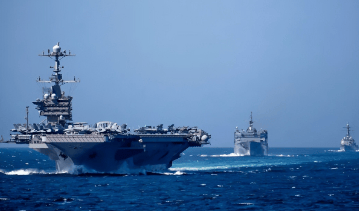 中国实力不再隐藏!美航母被堵在南海入口,求解放军手下留情