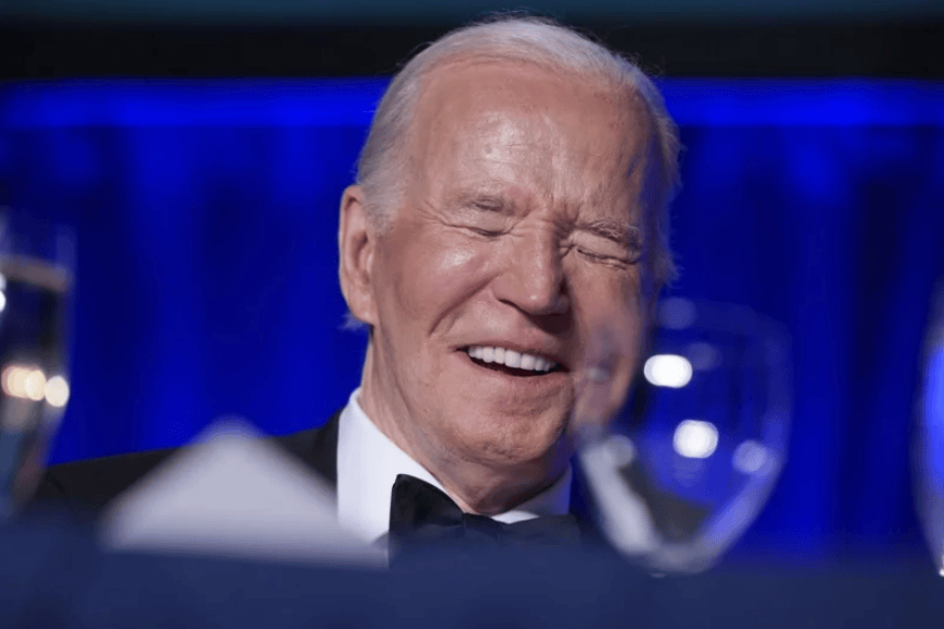 乌克兰这个国家很可怜，国内的亲美派把这个国家害了