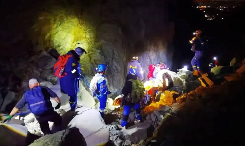 北京一男子带娃登山意外身亡!8岁孩子:以为爸爸只是睡着了