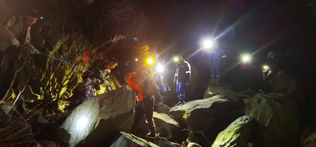 北京一男子带娃登山意外身亡!8岁孩子:以为爸爸只是睡着了