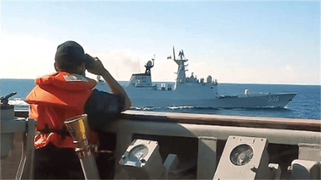 与台军舰最近只有45米!14艘解放军战舰出动,双方互吼“你来啊”