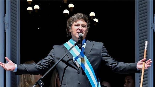 早安!世界丨尹锡悦发表涉华负面言论,中方回应;拜登宣布“现代史上单日最大规模减刑行动”