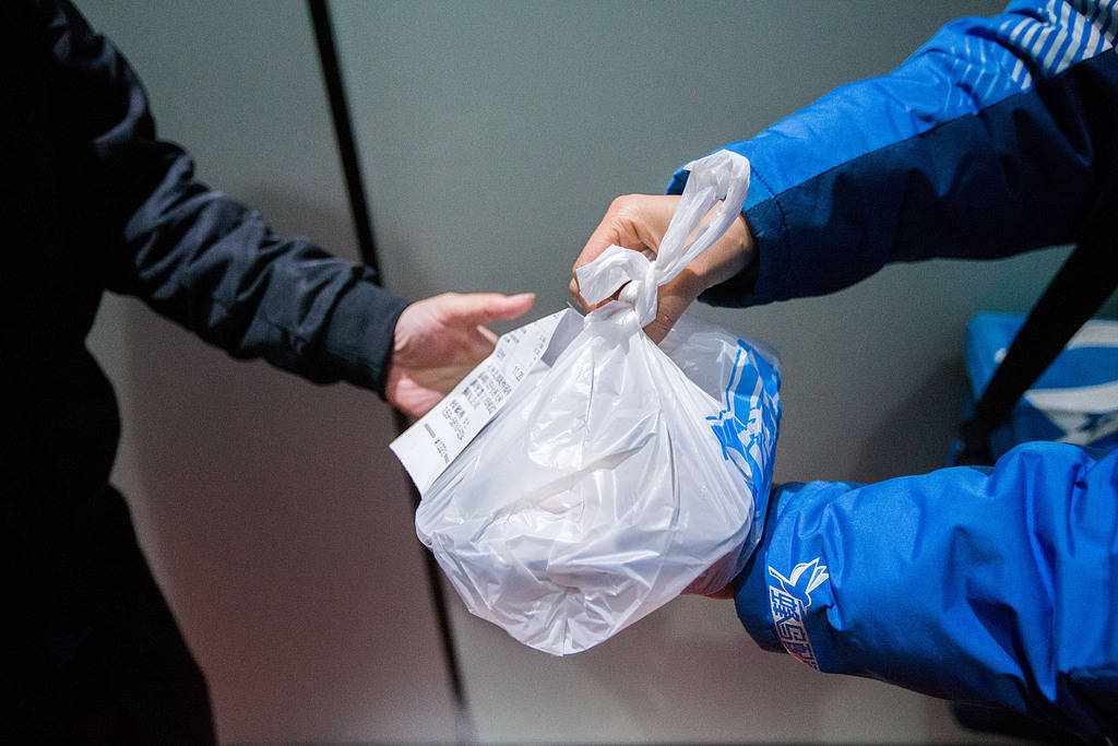 二孩妈妈四线小城送外卖,一天跑9小时算是打零工