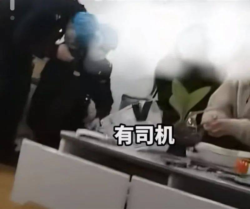 被爆别墅内惊现“手术室”,现场多名年轻女性!当地最新通报→