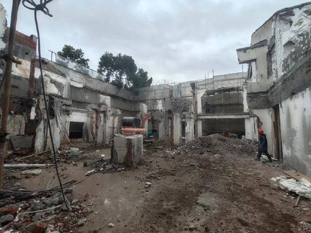 690平米别墅拆到只剩几堵墙,沪上“别墅之王”再起风波,多方回应