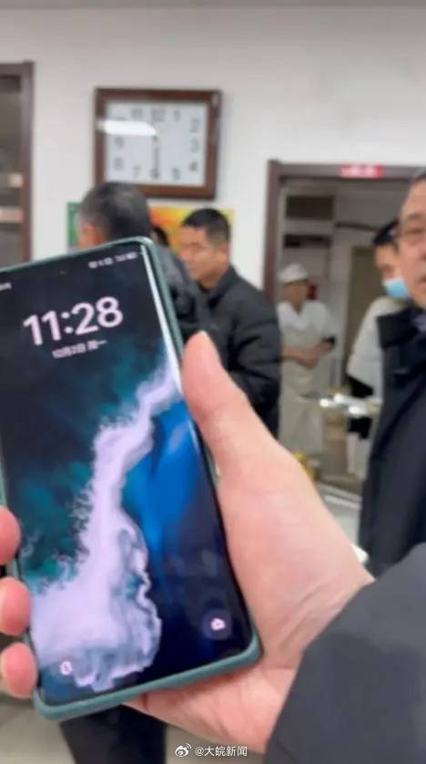 辽宁瓦房店官方通报“上班时间市监局多人排队打饭”：已连夜组建核查组开展核查