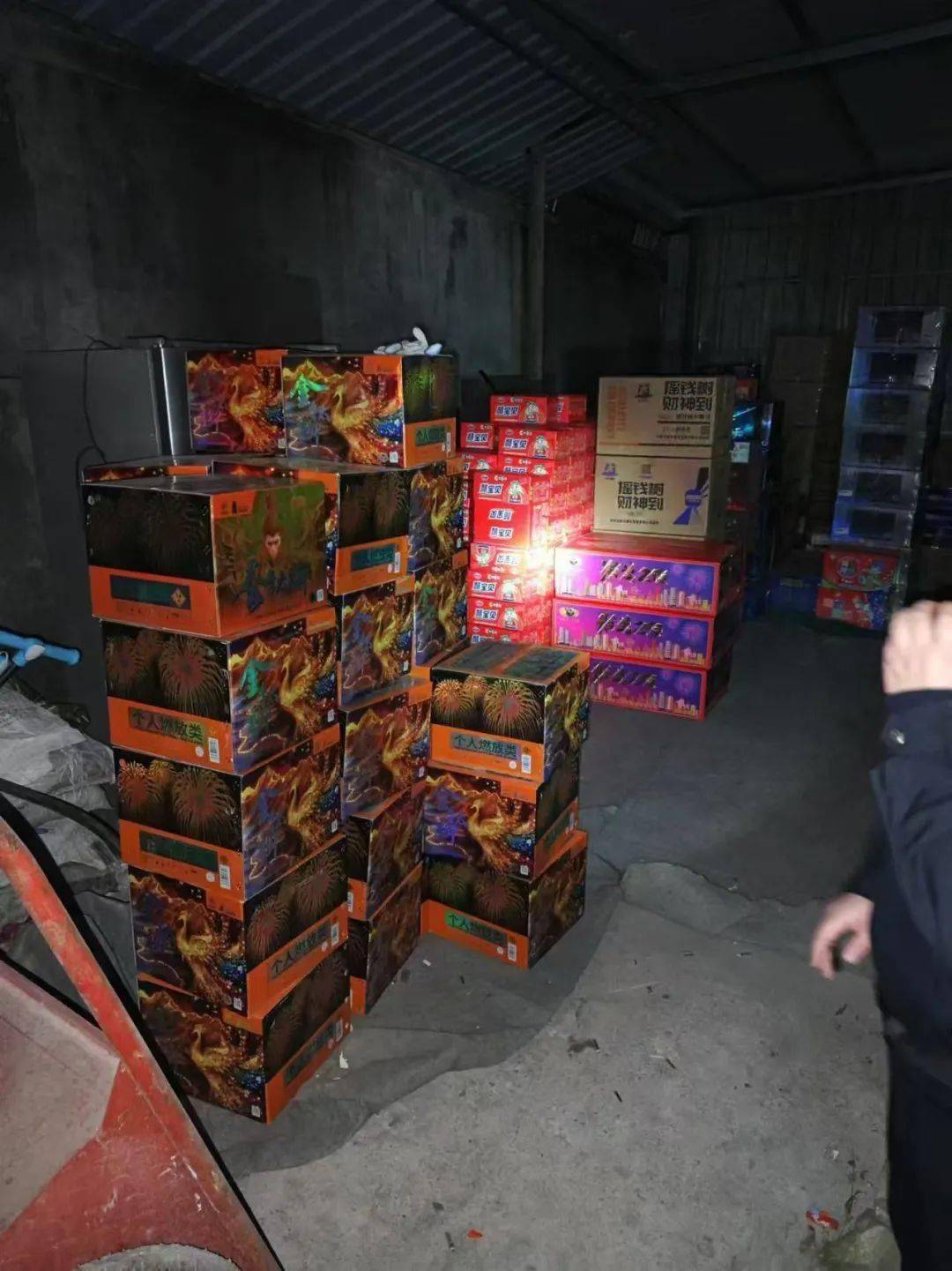 成都严查!已行拘12人!