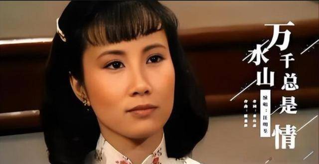 64岁齐秦演唱会反复伸话筒，观众：如果不差钱就好好在家养老吧