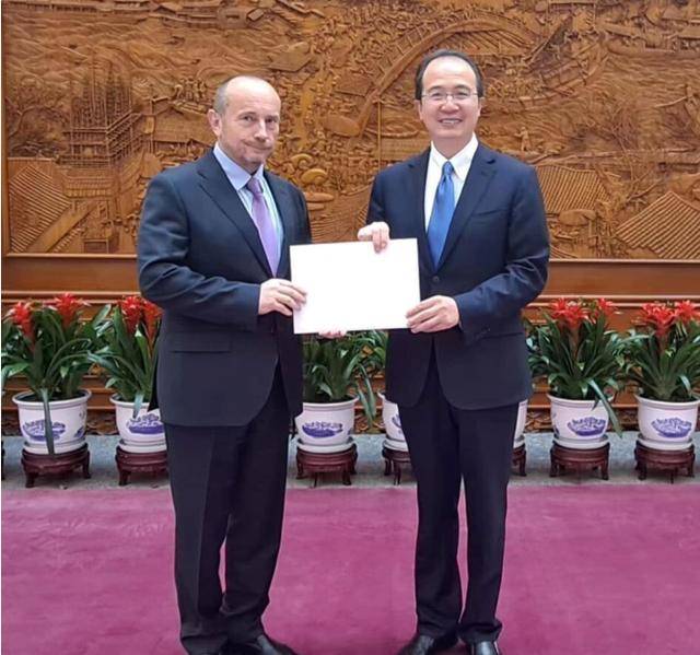 安理会争吵,中方话音刚落,乌驻华大使被免职,基辅政策有变?