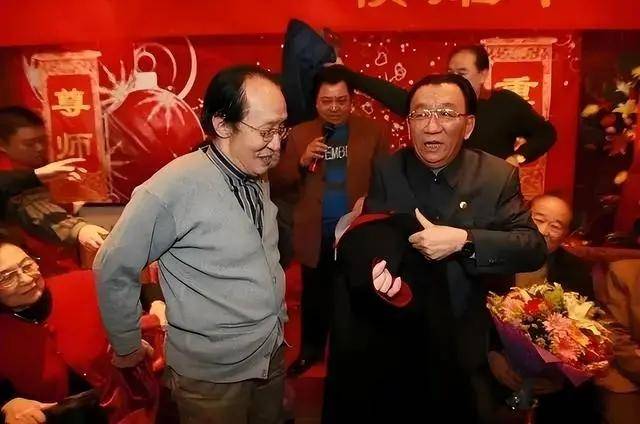 侯耀华直播提代父收徒，要帮杨议解决师承问题，称是父亲生前期望