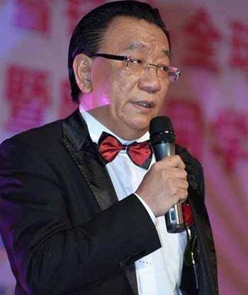 侯耀华直播提代父收徒，要帮杨议解决师承问题，称是父亲生前期望