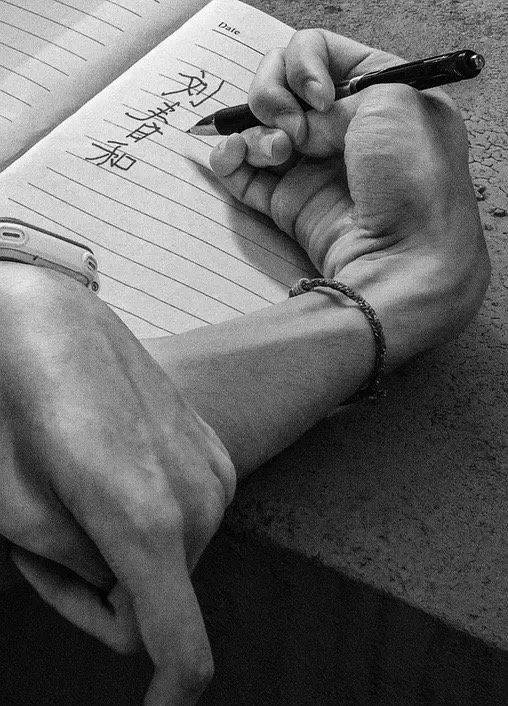 五天破3亿,易烊千玺演技封神!文艺片《小小的我》成票房爆款,做对了什么?