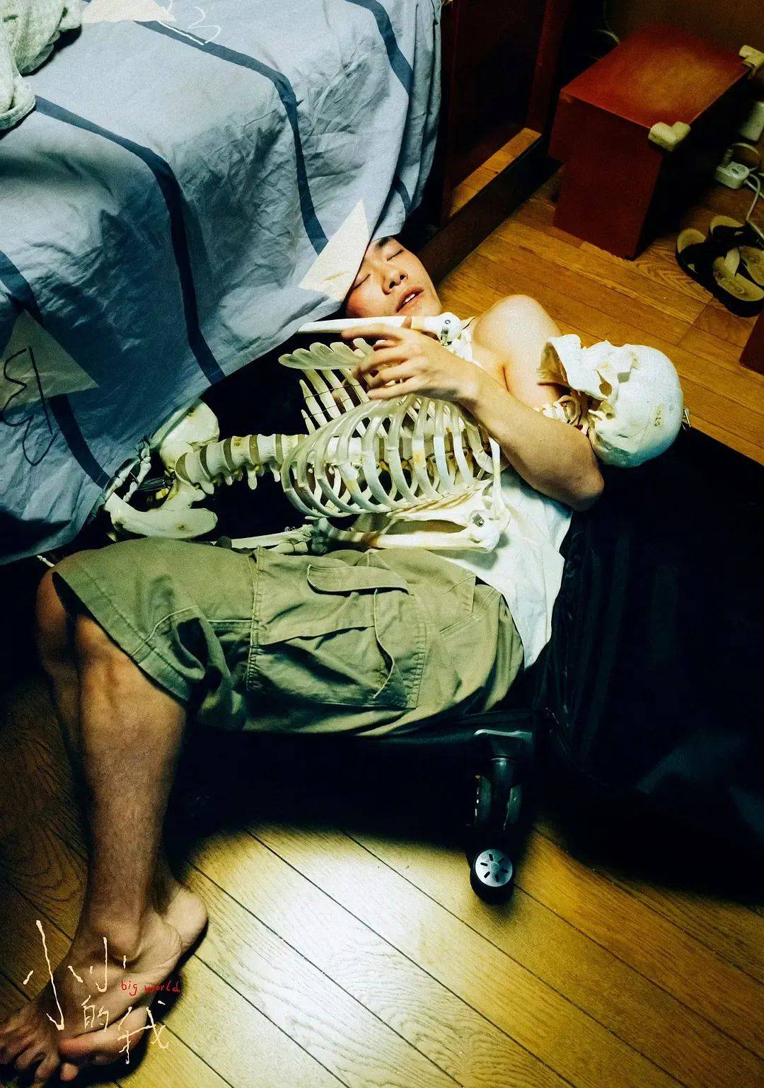 五天破3亿,易烊千玺演技封神!文艺片《小小的我》成票房爆款,做对了什么?