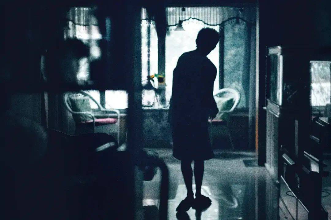 五天破3亿,易烊千玺演技封神!文艺片《小小的我》成票房爆款,做对了什么?