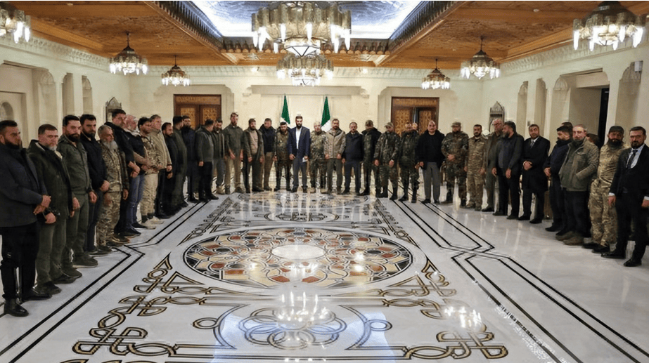 叙利亚再变天,所有武装派别解散!关键时刻,亲阿萨德武装与叙军交火