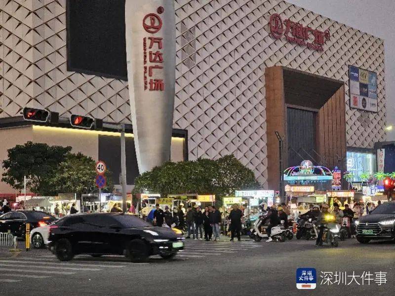 深圳一商圈50米40多个摊位,还摆上机动车道!街道办:清理整治劝导