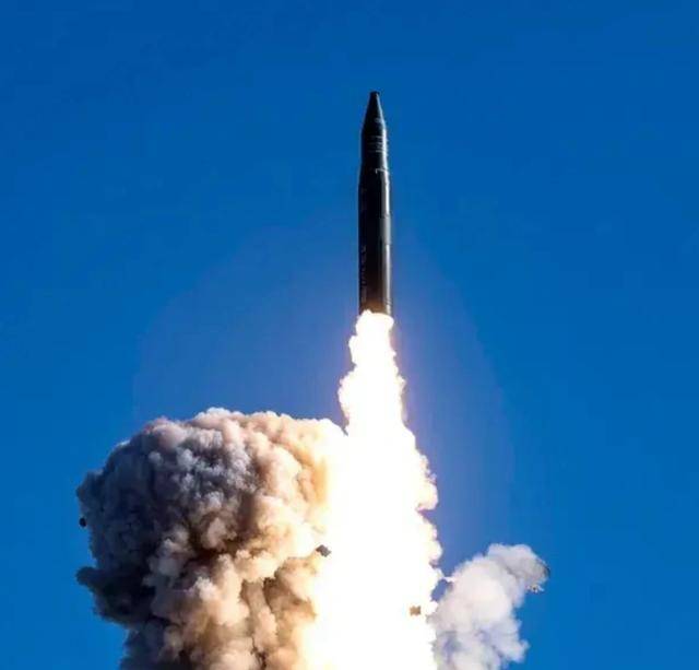 遥遥领先!中国六代机试飞,透露三点极不寻常信息