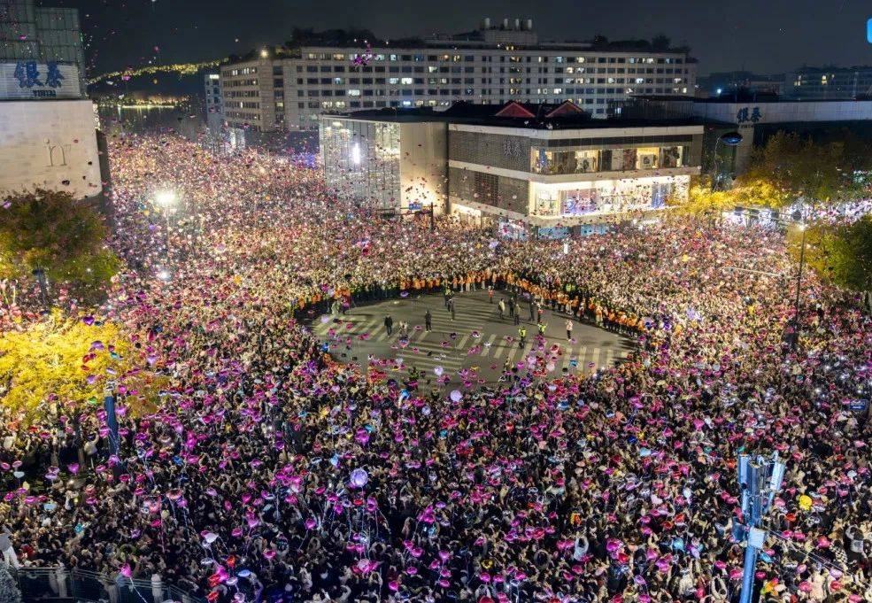 警方通报：李某跨年夜被抓！多地已明确禁止