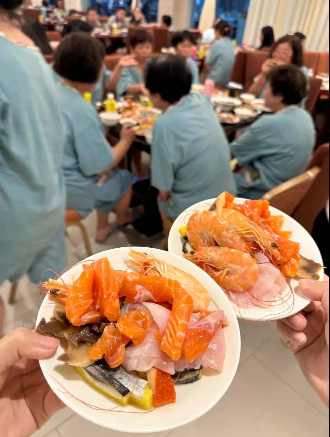 排队搓澡，网红洗浴中心爆满