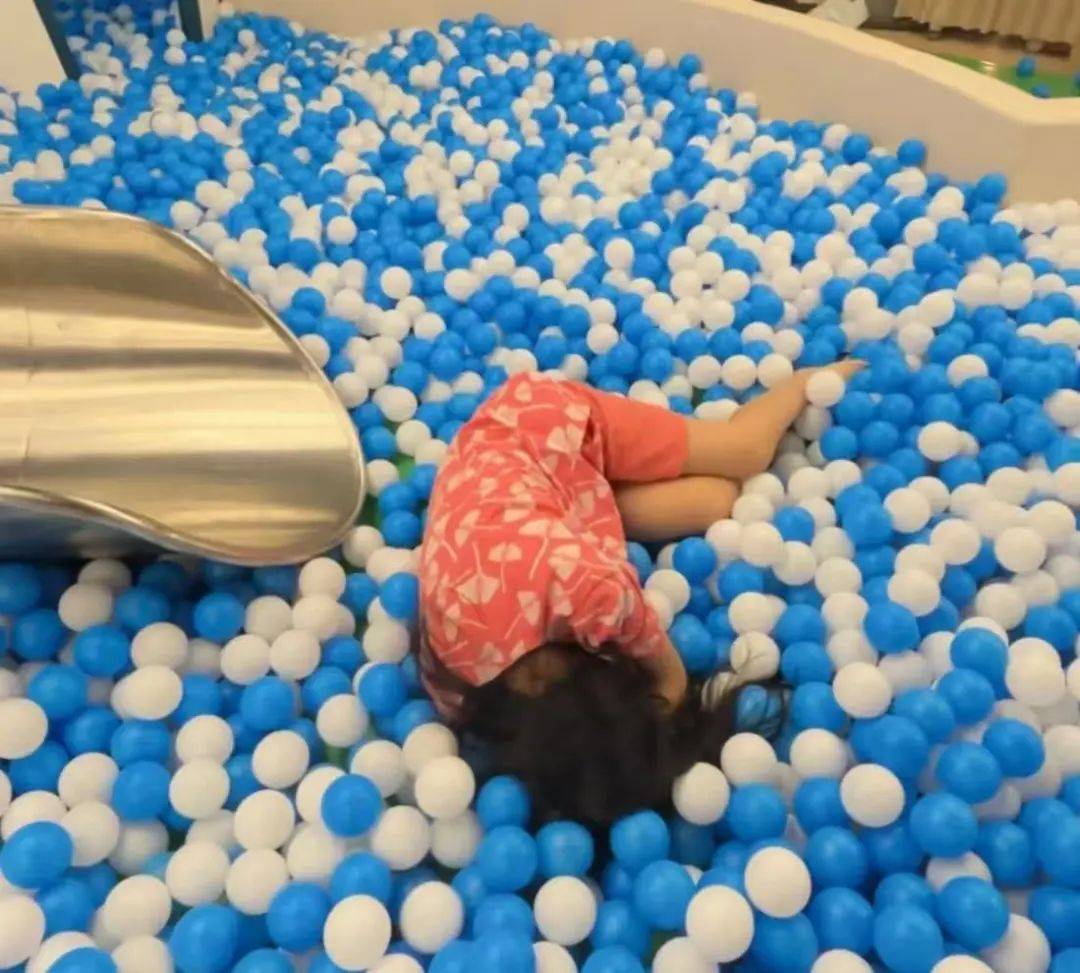 排队搓澡，网红洗浴中心爆满