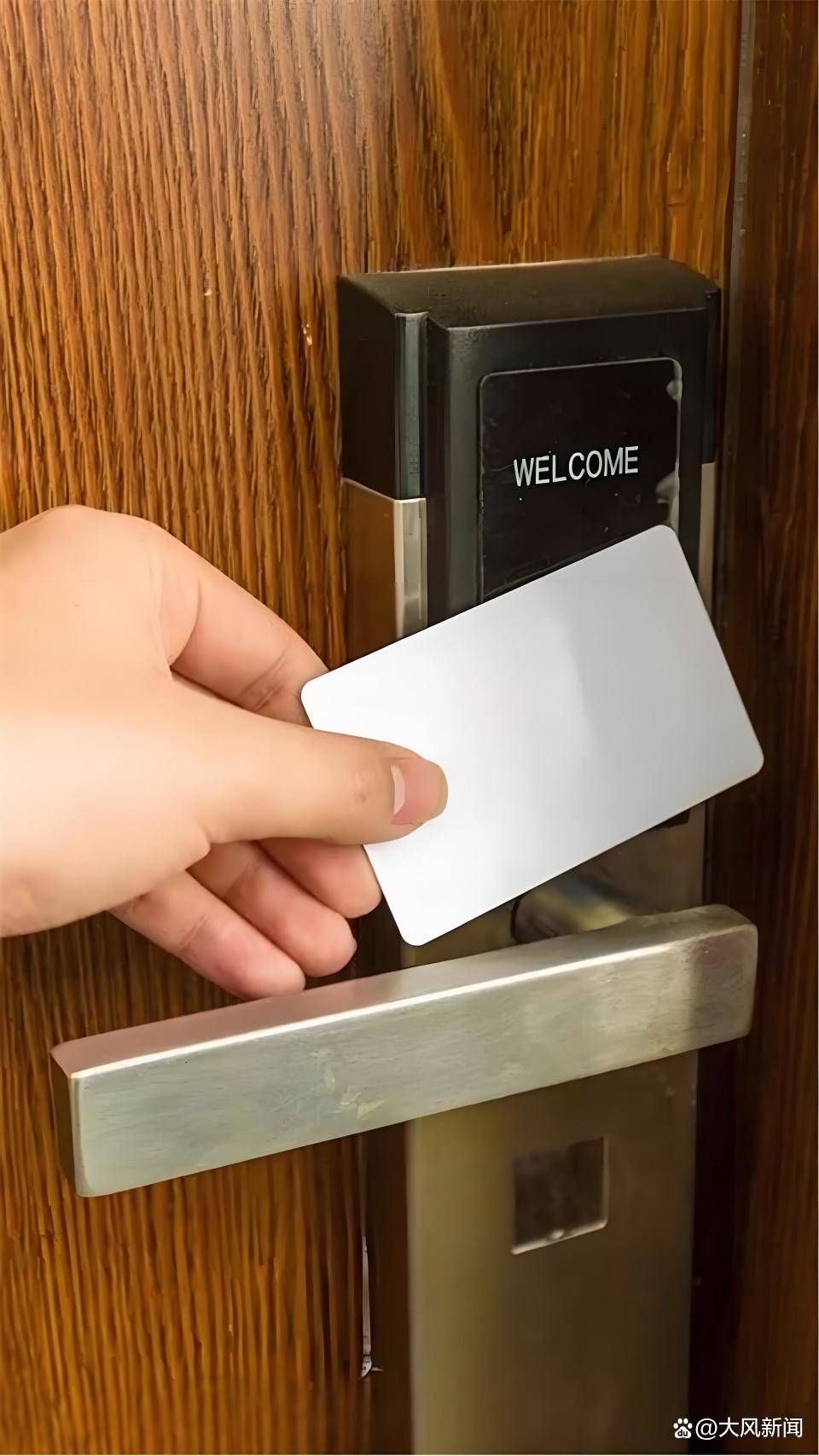 女子称睡梦中遭陌生男子持房卡闯入猥亵,涉案者为县人大代表,酒店前台回应:安吉警方已立案调查