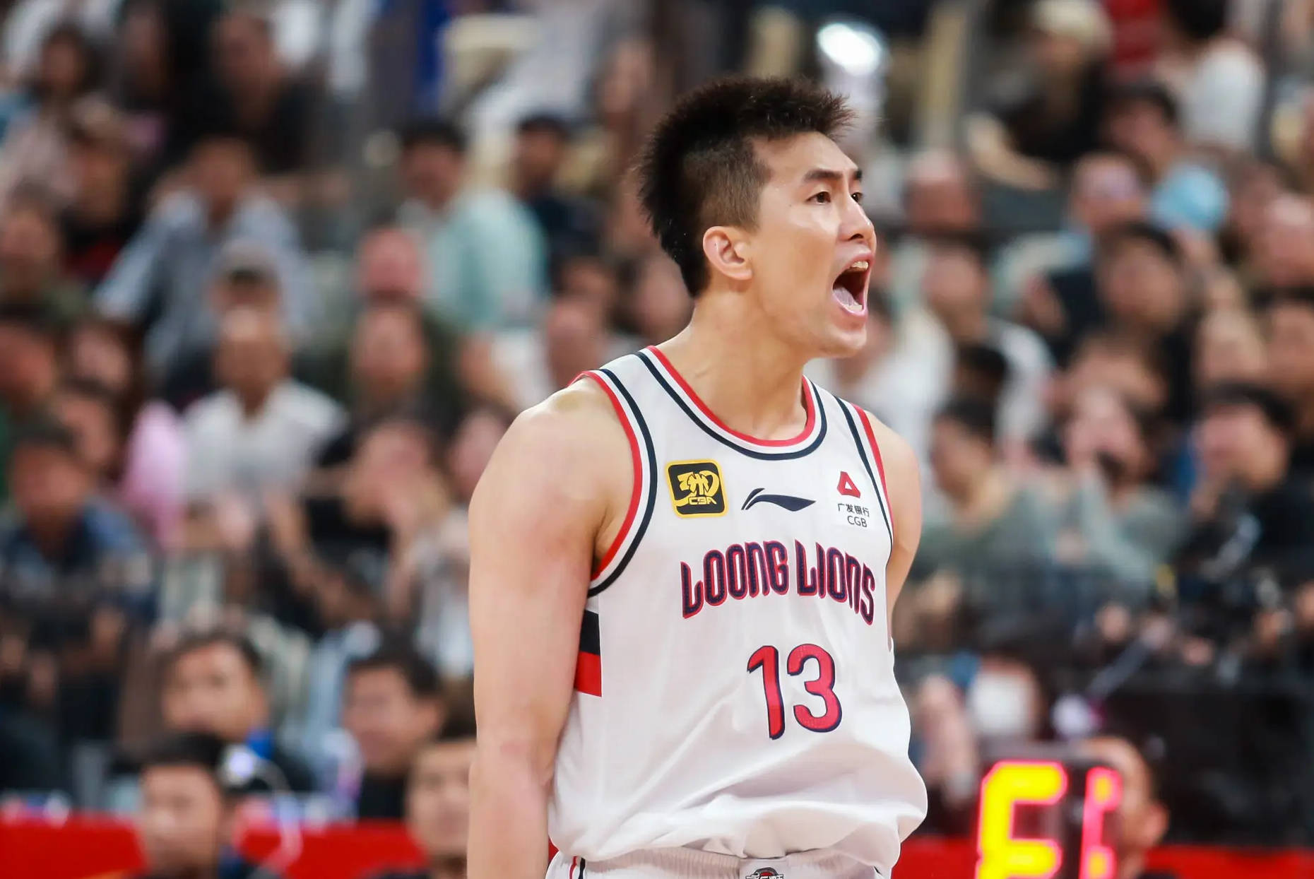 手冷!郭艾伦复出7投不中 屡屡打铁遭徐杰压制