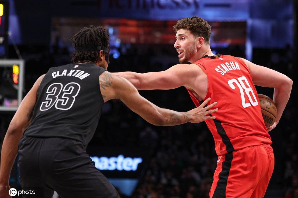 约翰逊22分申京24+20 篮网险胜送火箭4连败