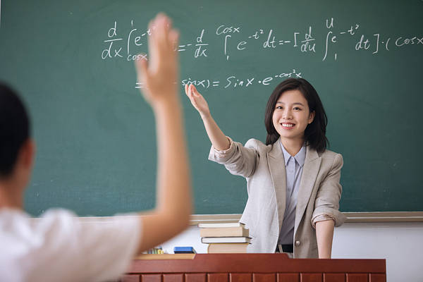 举报高中提前开学补课被回怼,一刀切的政策该调整