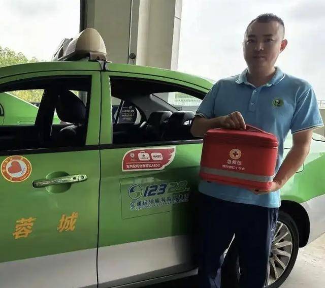 砸车窗取AED救父引热议,专家:AED降价购置门槛低,难在信息共享