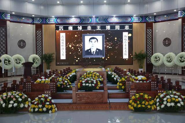 痛心!山东一警察被撞身亡