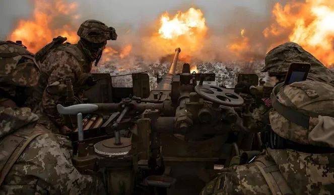 俄军势如破竹!领土不要了?乌克兰终于明牌,基辅2个字定义普京